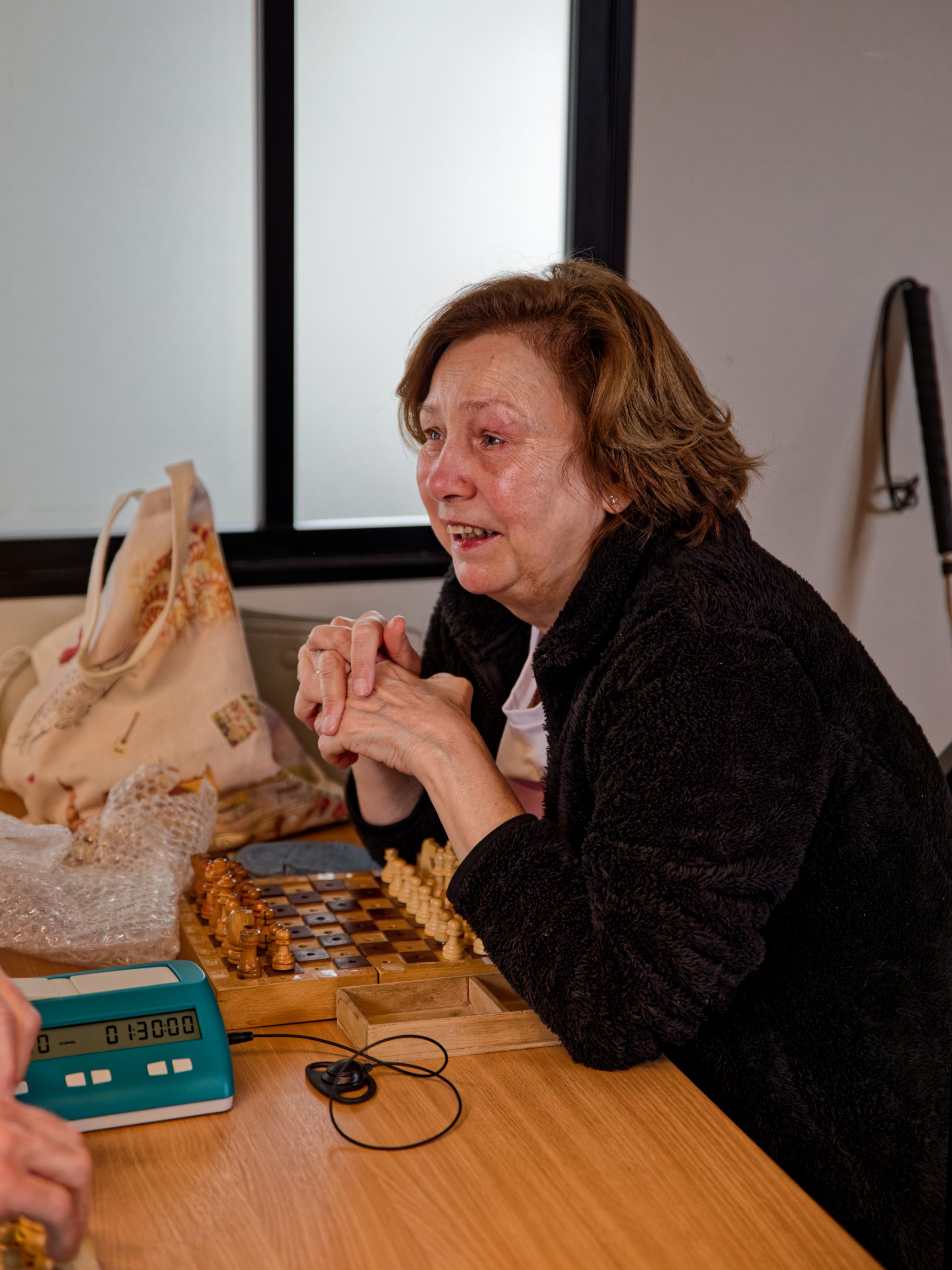Carmen MONTILLA BEJARANO souriante en attendant le lancement de la 1ère partie. 