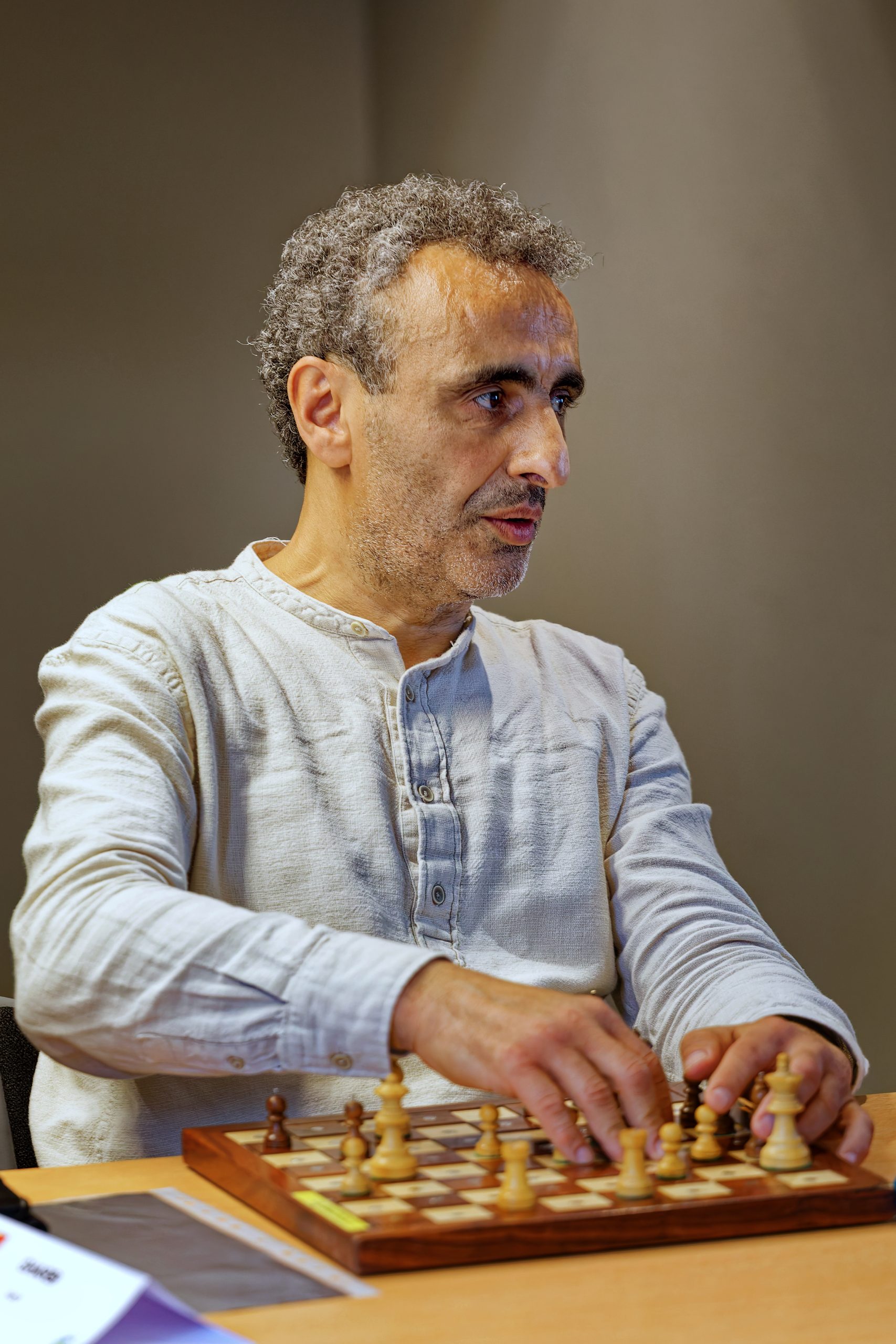 Saïd GHARBI analyse la finale entre ses doigts.